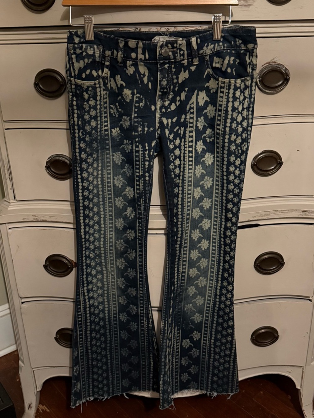 Free People Mantra Bali Print Indigo Flare Jeans 26 - Picture 8 of 12